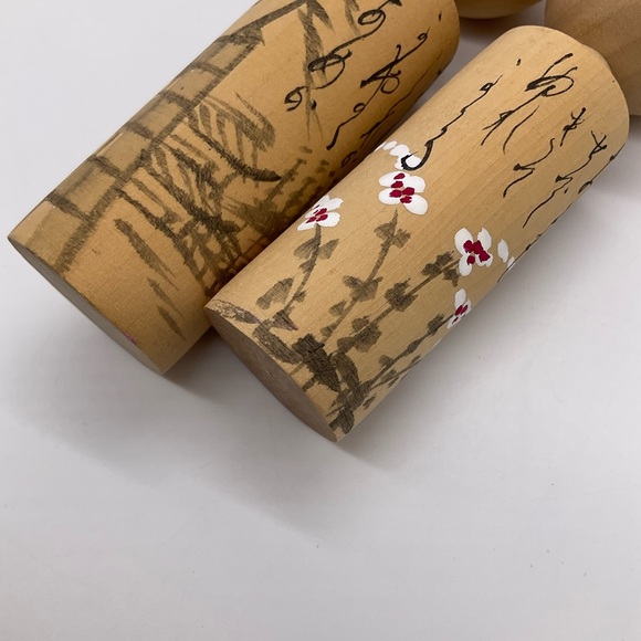 TWO VINTAGE WOOD JAPANESE KOKESHI DOLLS - Picture 9 of 13